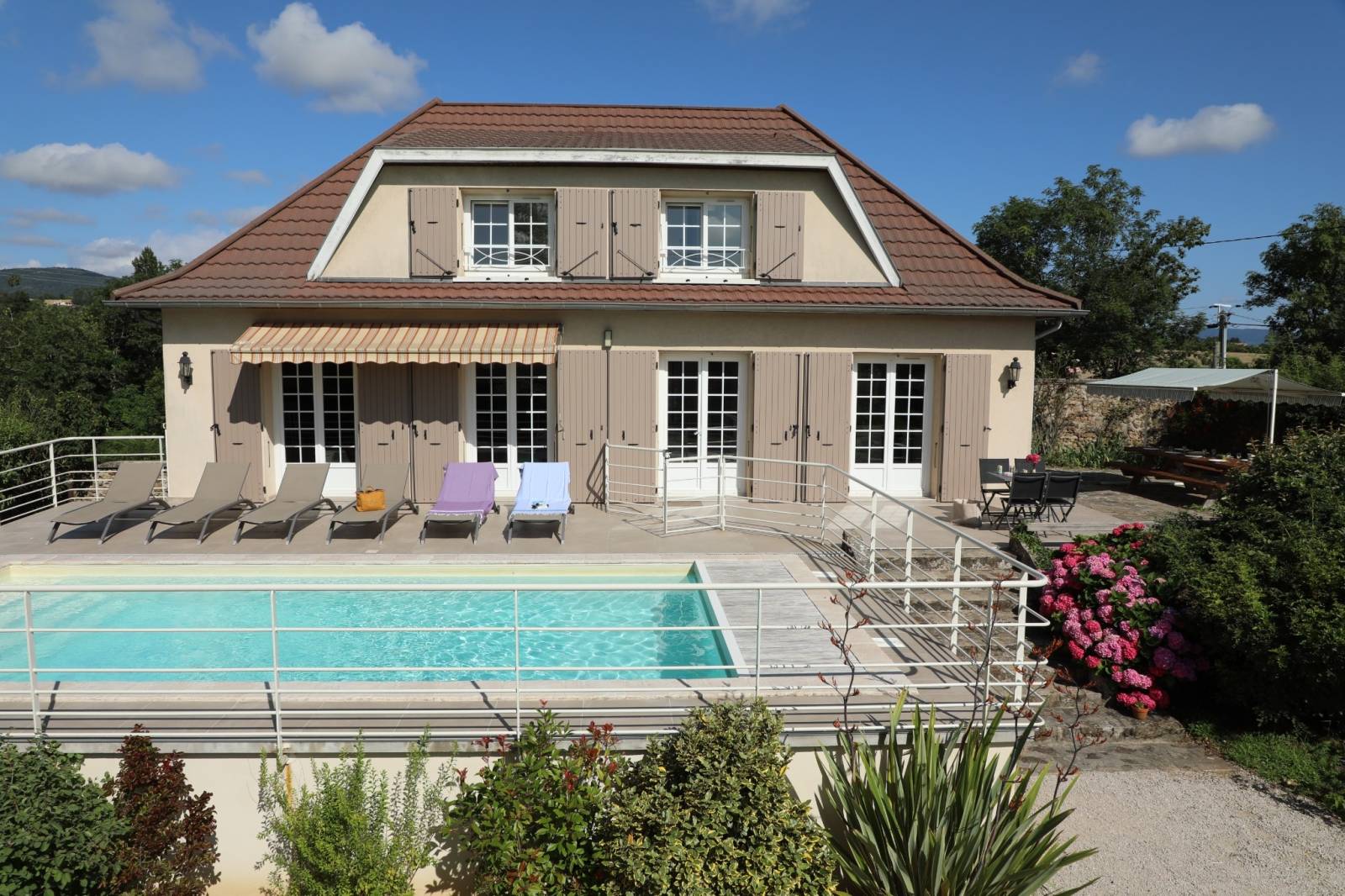 Maison meublée de 132.40m² avec piscine sur la commune de Félines