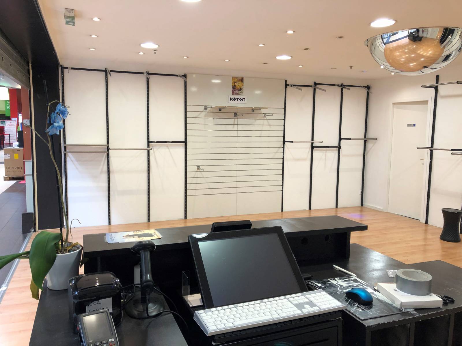 LOCAL COMMERCIAL dans une galerie marchande à Davézieux proche d'Annonay