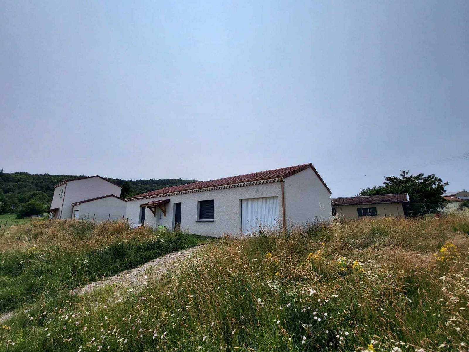 Villa récente de plain-pied - FELINES