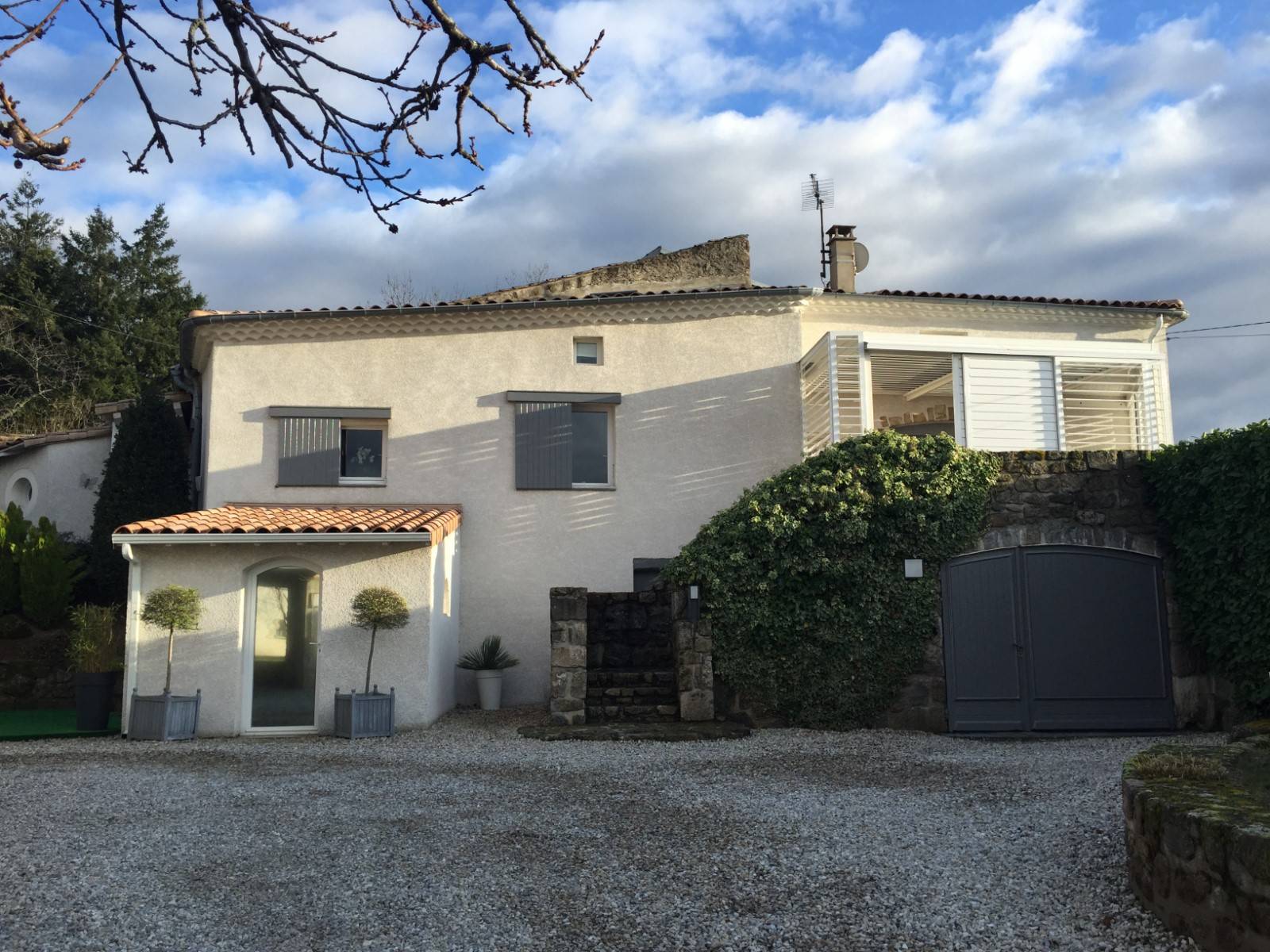 MAISON EN PIERRE 6 DAVEZIEUX AVEC PISCINE