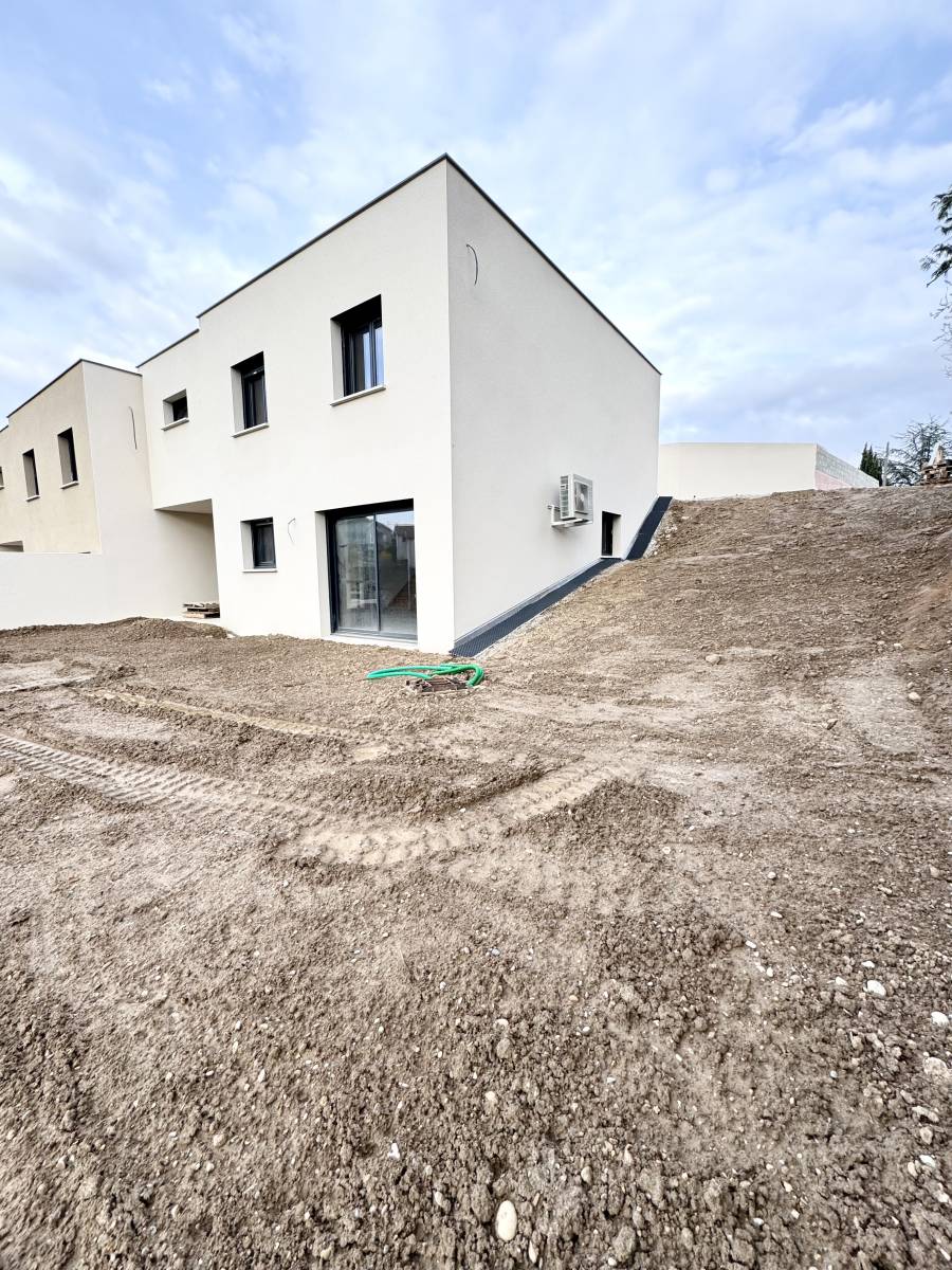 Villa neuve T4 quartier VISSENTY