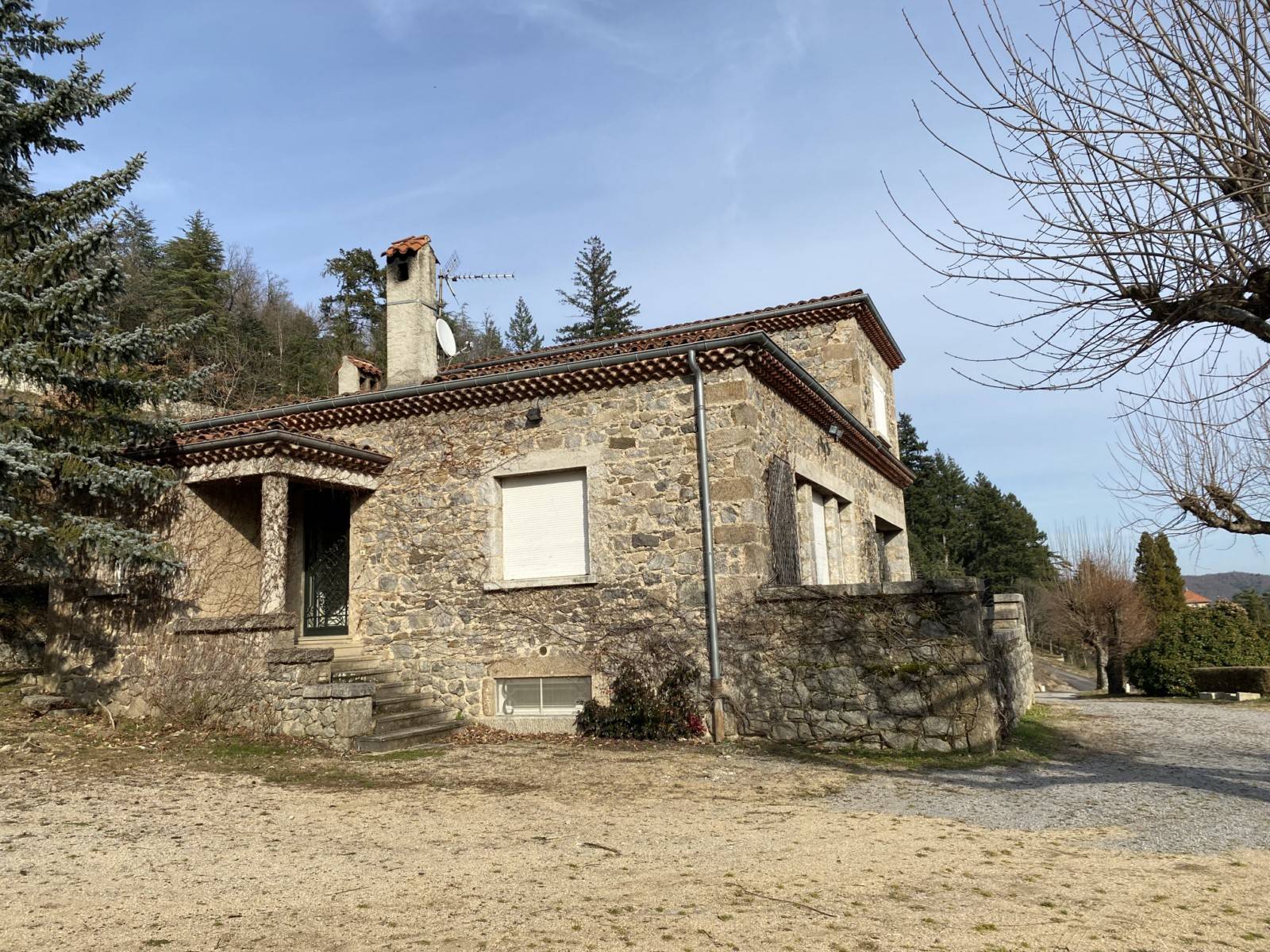 Propriété avec parc arboré proximité centre village BOURG-ARGENTAL