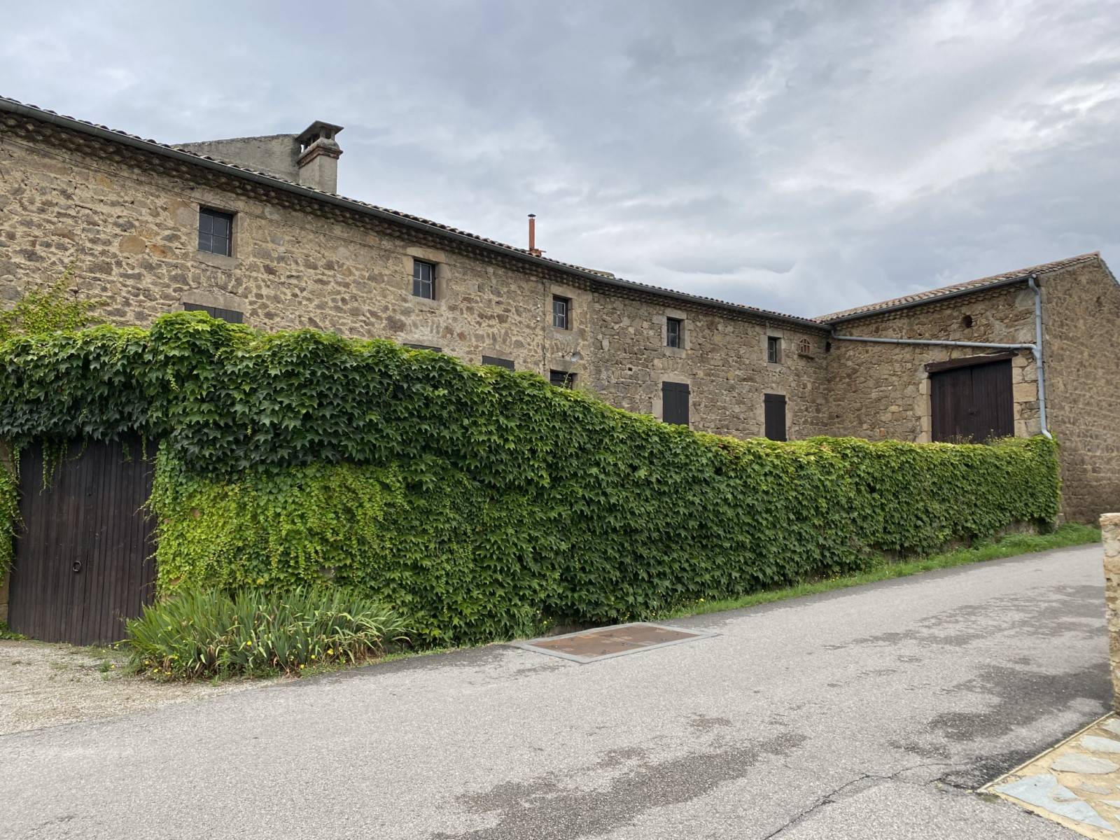 PEAUGRES - MAISON EN PIERRE AVEC 3 CHAMBRES