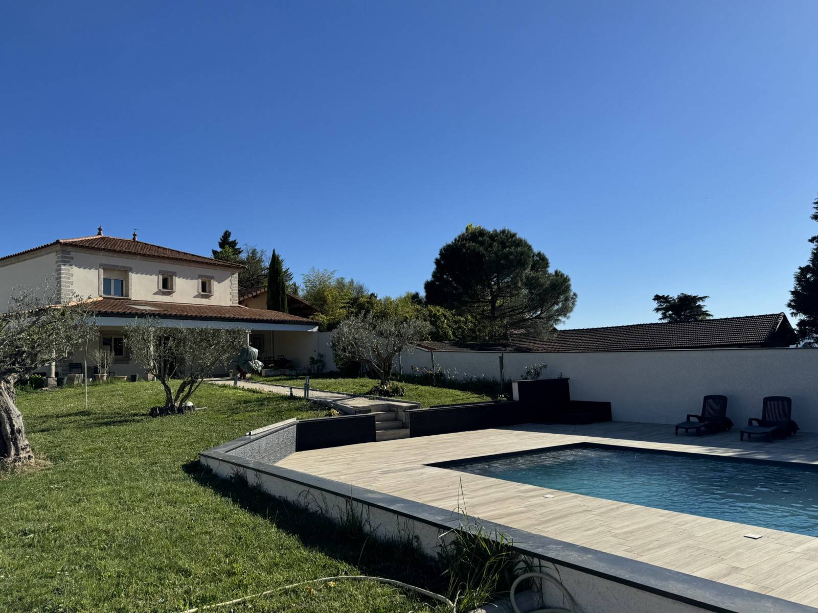 Villa T5 avec piscine à ANNEYRON