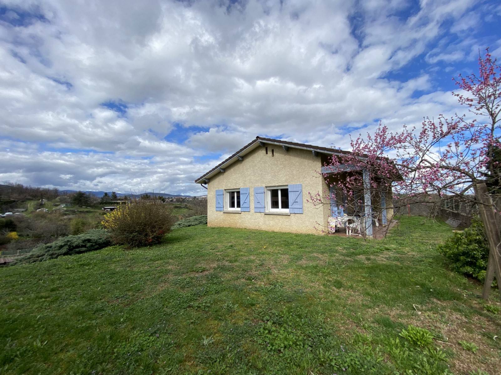 Maison 85m² avec sous-sol complet & terrain clos de 1650m² à ROIFFIEUX