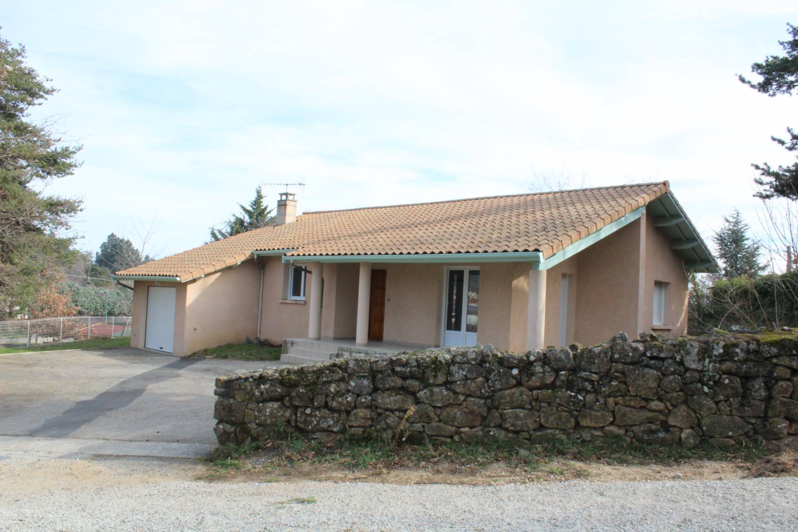 Location Maison de plain pied T4 SAINT ROMAIN D'AY