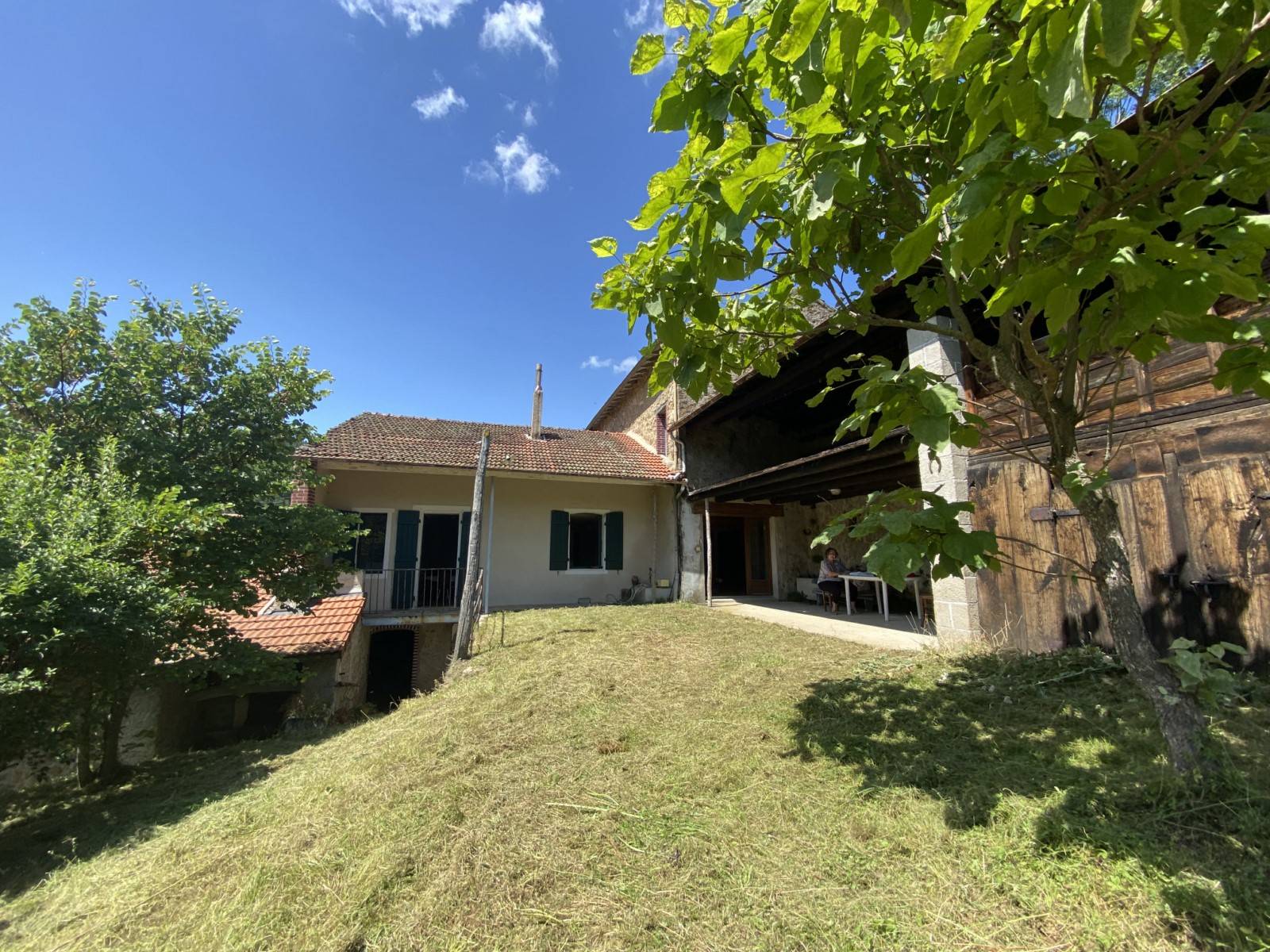 SATILLIEU- MAISON A RENOVER AVEC DEPENDANCE