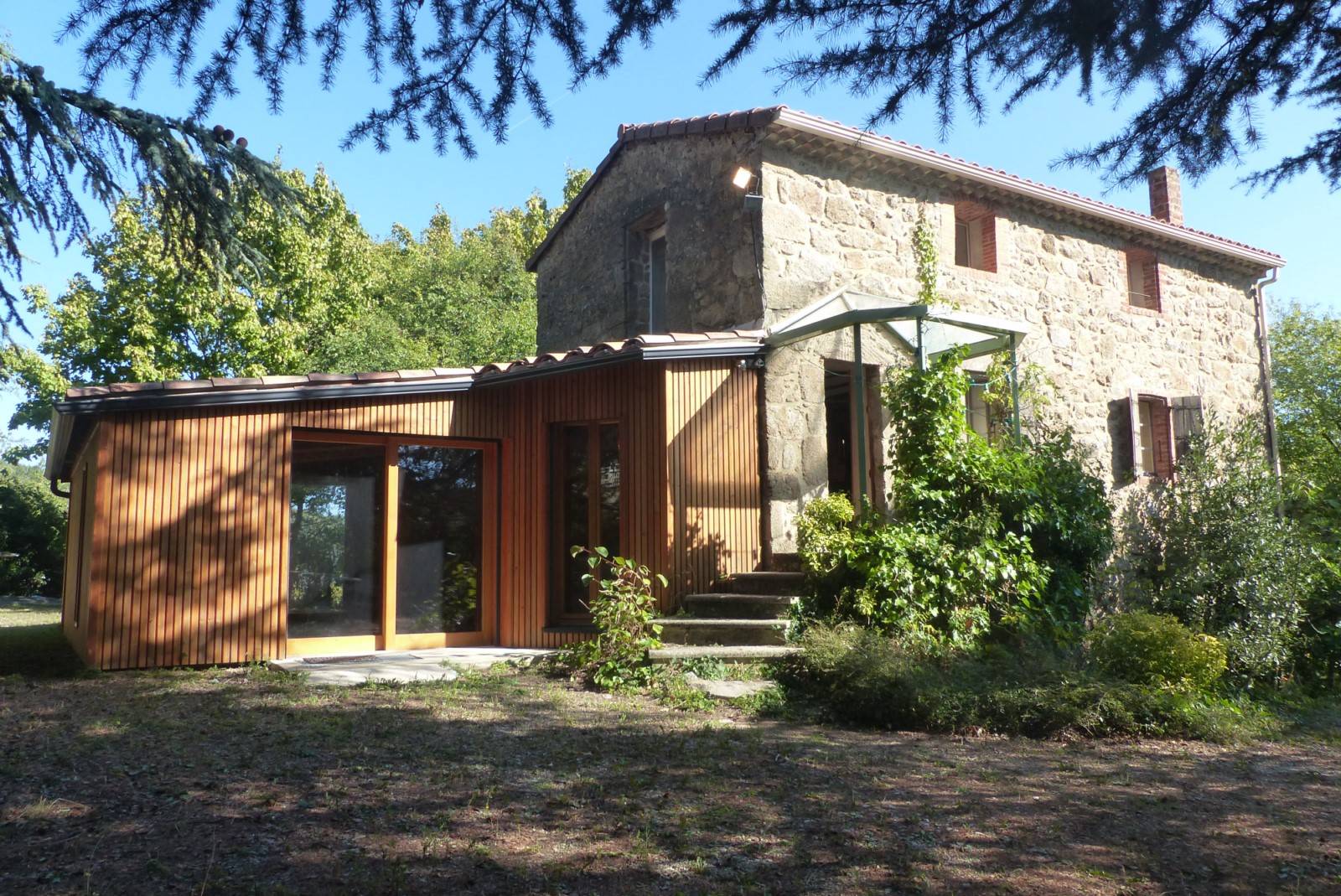 maison en pierre annonay davézieux peaugres boulieu les annonay félines maison avec véranda grand terrain arboré 2 chambres salle de bain cuisine us grande pièce à vivre de plain pied maison plain pied pas cher annonay maison en pierre à rénover st r