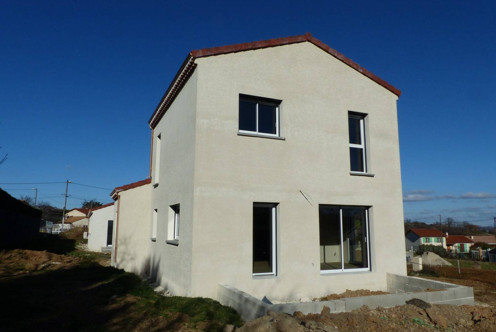 Location Villa neuve T4 FELINES RT2012