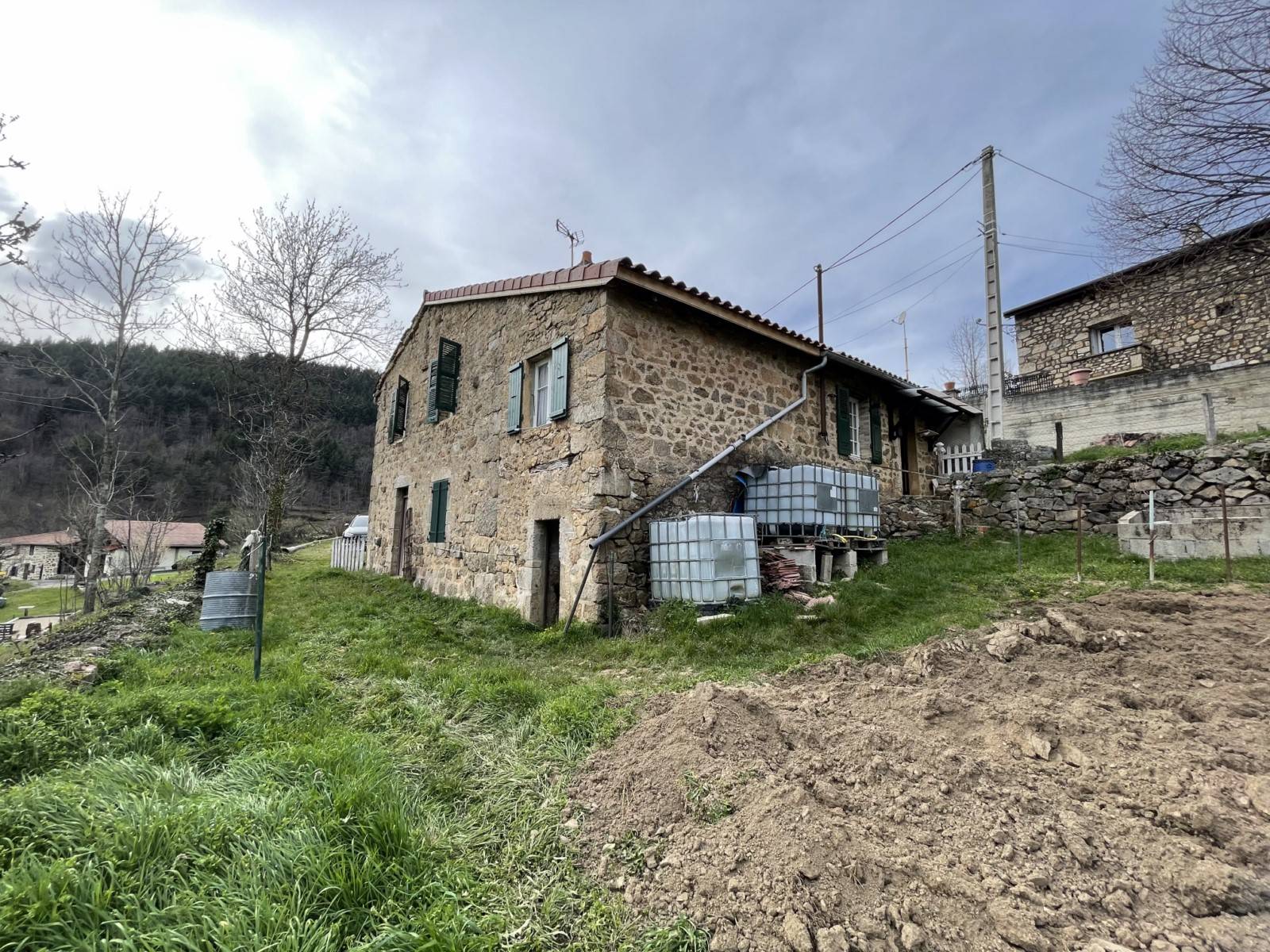 Maison en pierre 85m² avec terrain 7000m² BOURG-ARGENTAL