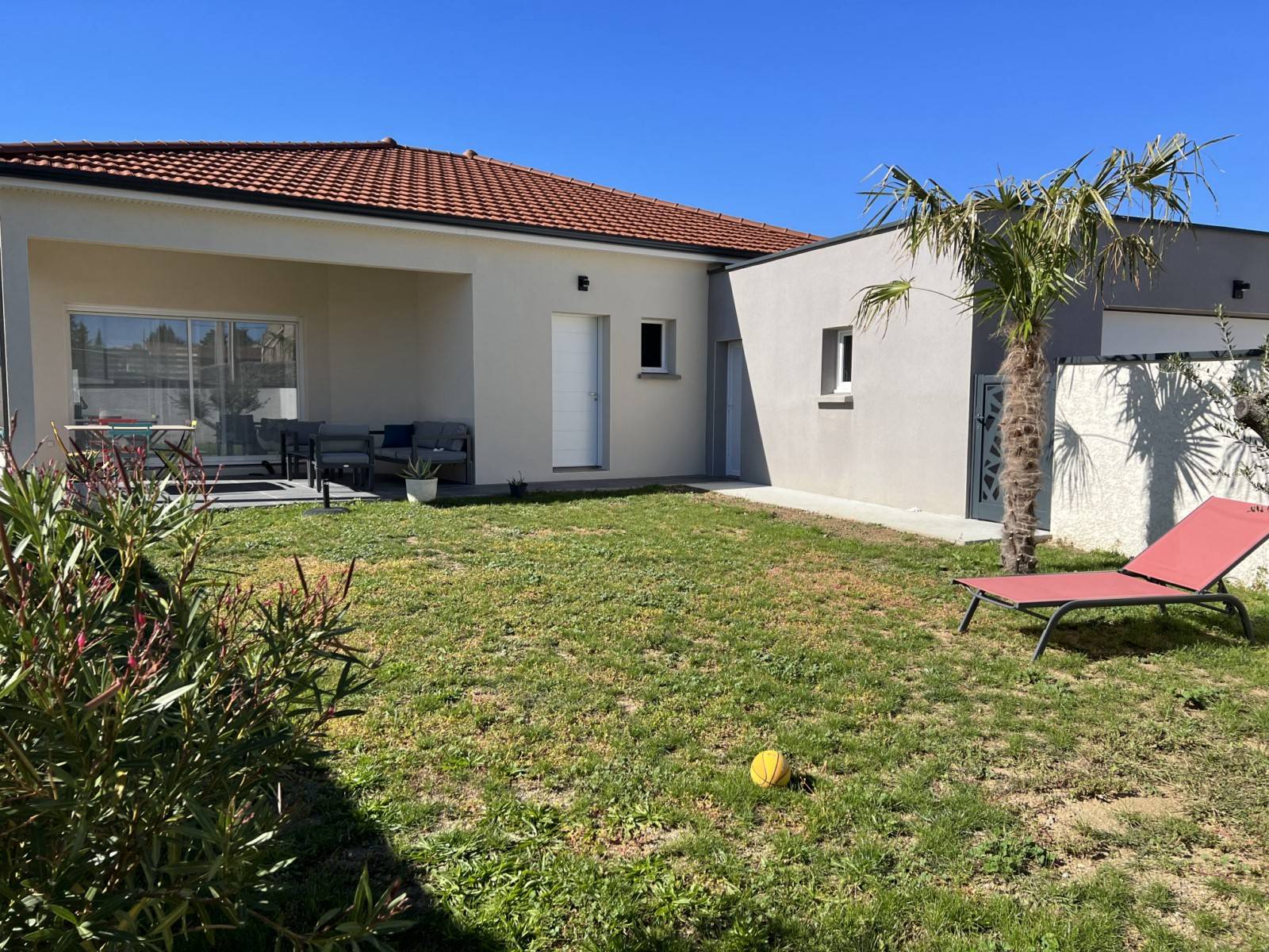 Maison de 2021 de plain-pied avec 3 chambres et garage double à DAVEZIEUX