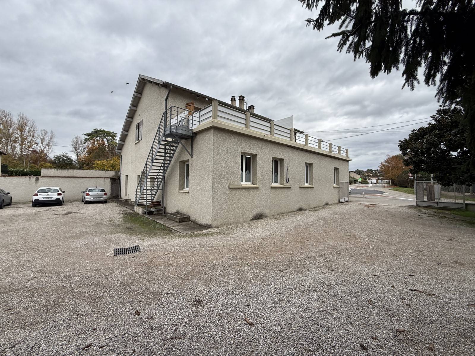Local professionnel 93m² bureaux à SALAISE SUR SANNE