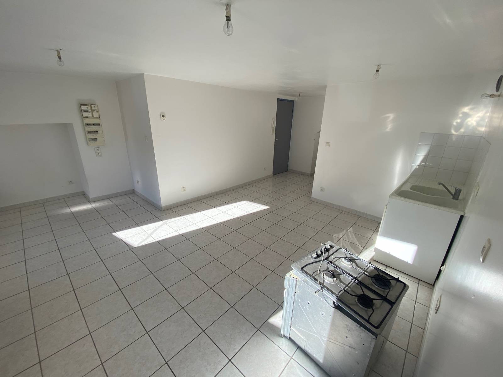 A LOUER STUDIO A SATILLIEU