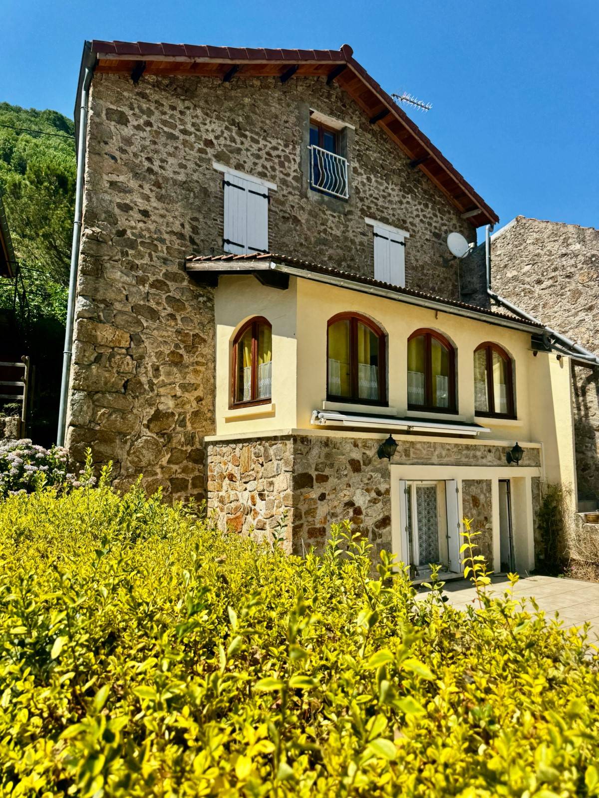 Maison de 108m² avec dépendance et garage de 69m² à VOCANCE