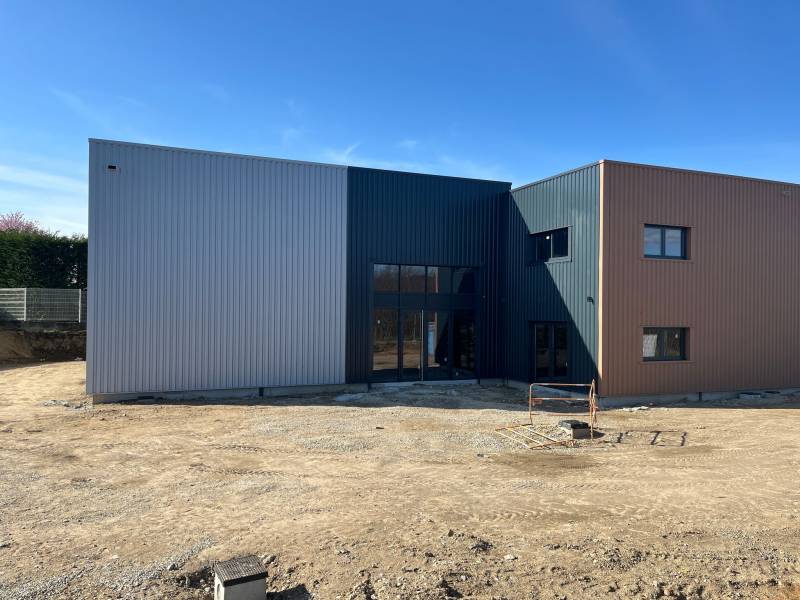 Local Commercial 430 m² à DAVEZIEUX à avec Mezzanine