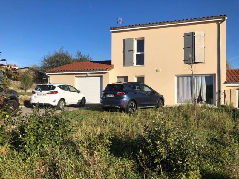 Villa en centre du village de Roiffieux