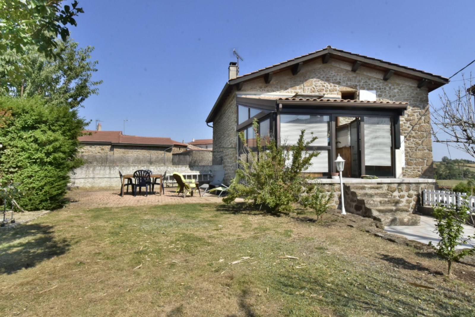 Maison en pierre 3 chambres  5 QUINTENAS AVEC GARAGE ET VÉRANDA 