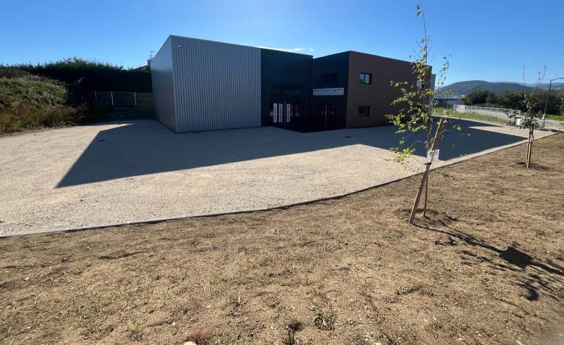 Local Commercial 430 m² à DAVEZIEUX à avec Mezzanine