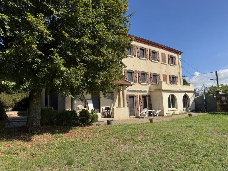 DAVEZIEUX – Propriété avec vue imprenable et terrain arboré