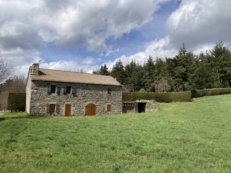DEVESSET - Maison en pierre de Plain-pied avec terrain