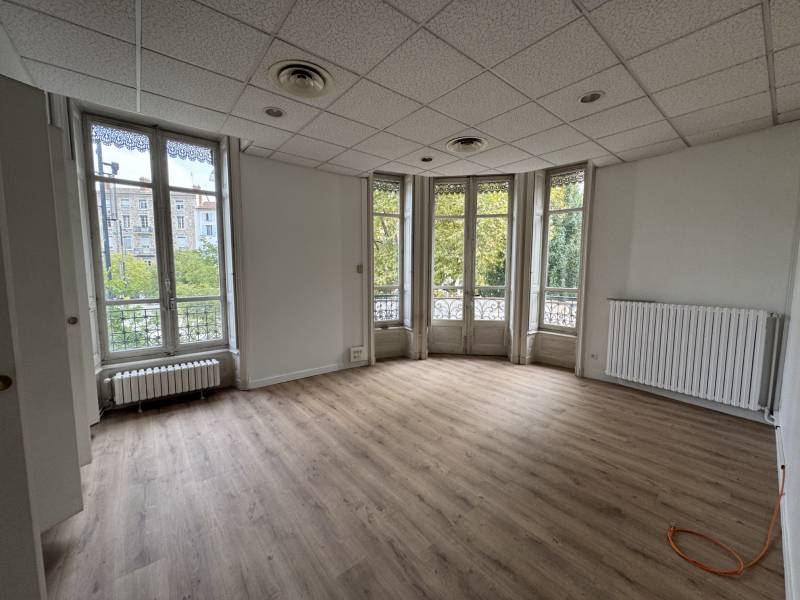 Local commercial 290m² emplacement numéro 1 à ANNONAY