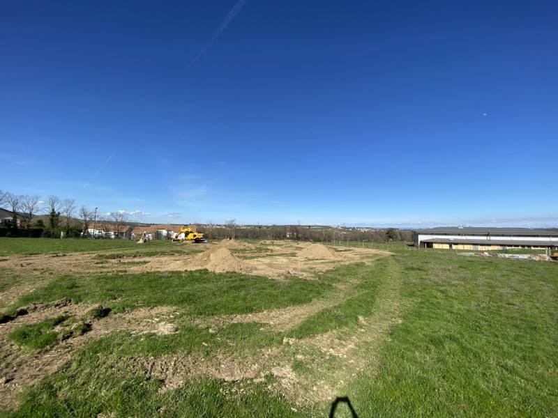 SAINT-CYR - TERRAIN DE 630 M² EN LOTISSEMENT - PROCHE VILLAGE