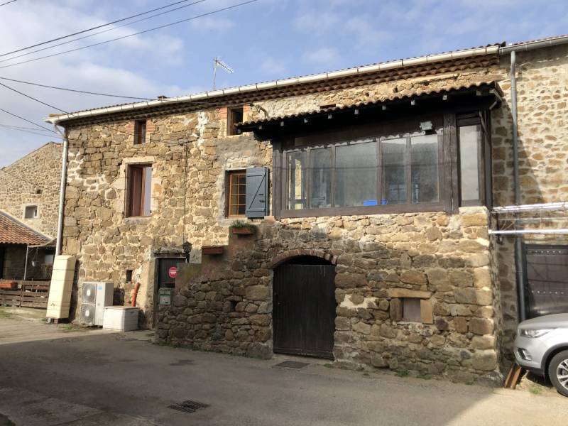 Maison mitoyenne avec dépendance et terrain