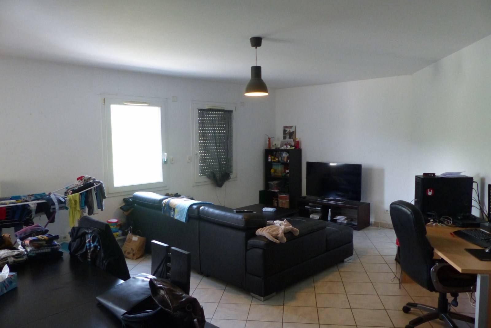 Location Appartement ANNONAY Grand salon / séjour, une cuisine avec accès sur une terrasse de 40m², Commerce à proximité.
