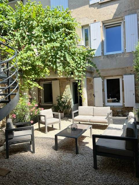 Maison de Village 2 chambres avec cour à CHAMPAGNE