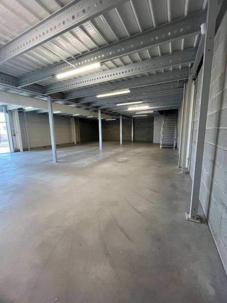 Local commercial environ 400m² sur la commune de Davézieux