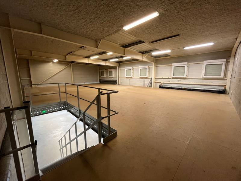 Local commercial environ 400m² sur la commune de Davézieux