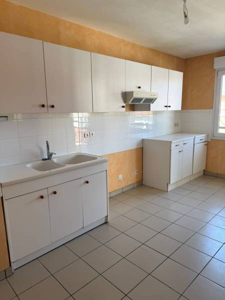 Appartement T2 - RESIDENCE SECURISEE - GARAGE - PEAGE DE ROUSSILLON