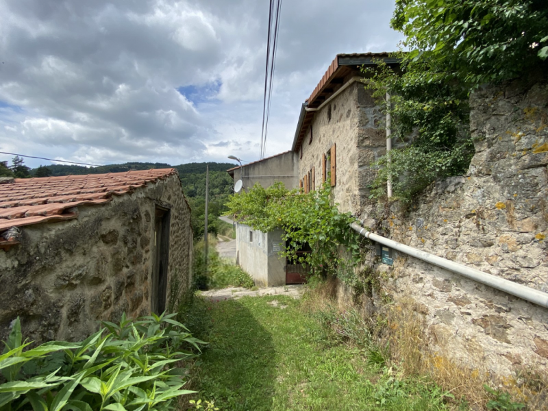 FERME A SATILLIEU avec DEPENDANCES et terrain de 7 906 m²