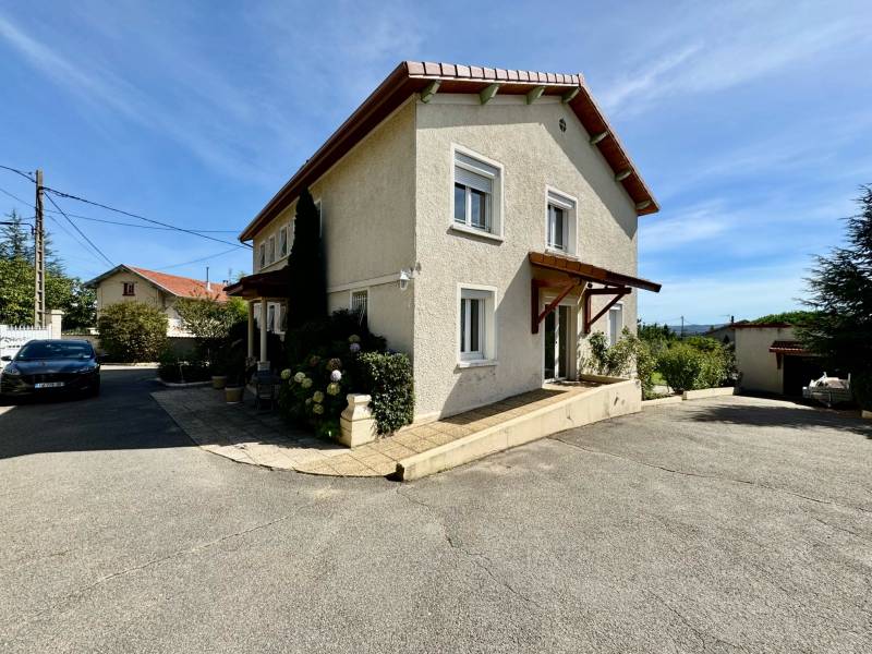 À vendre – Maison 205 m² à Annonay, proche écoles et commerces