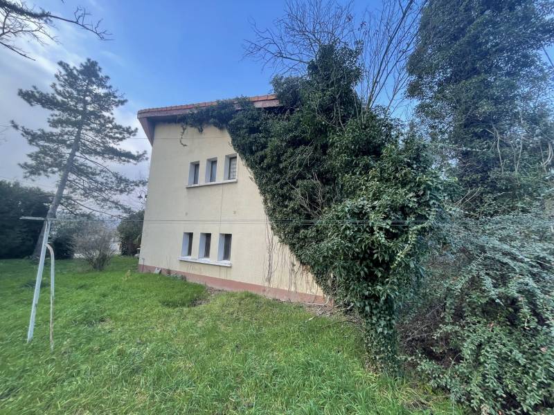 Maison à rénover 125m² environ à CHANAS