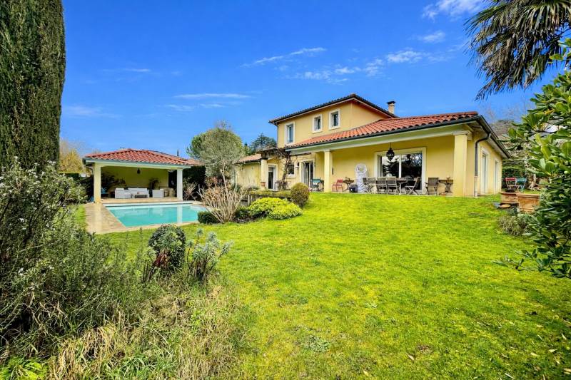 Maison 6 pièces 175m² avec piscine et terrain de 934m²