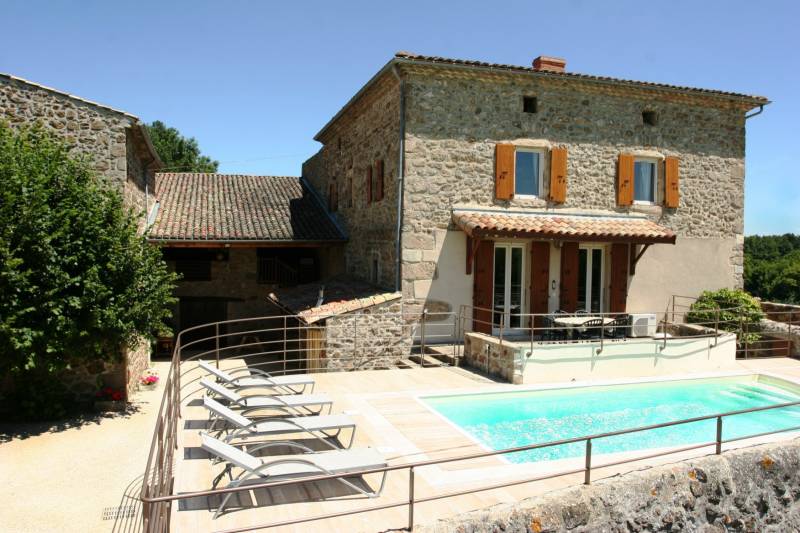 FELINES - MAISON EN PIERRE AVEC PISCINE ET DEPENDANCES