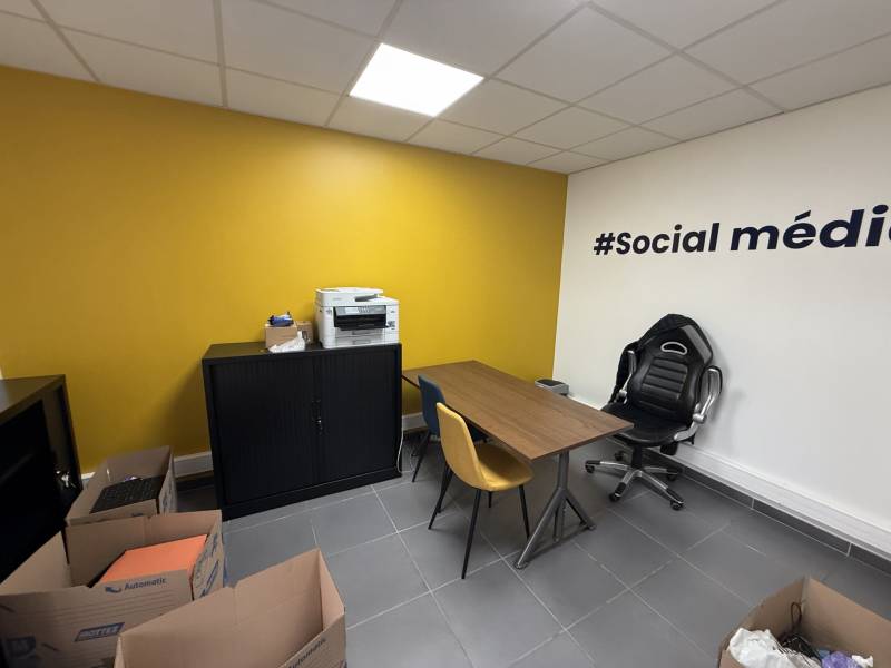 Local professionnel 93m² bureaux à SALAISE SUR SANNE