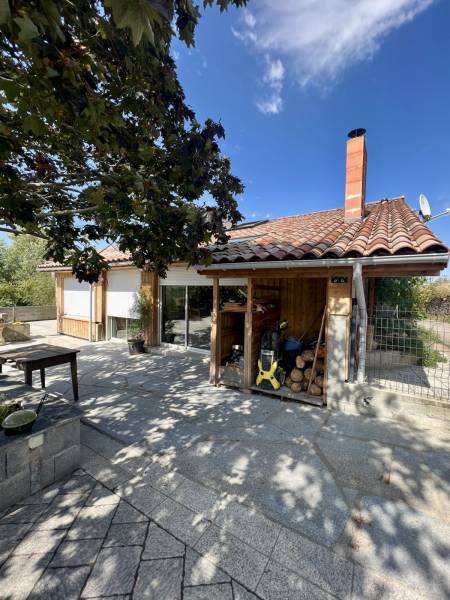 Maison en pierre de 150m² avec terrain clos de 9 485m² à FELINES