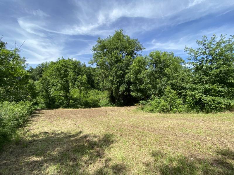 Terrain viabilisé 2100 m² à FELINES