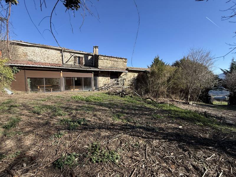 Ancienne ferme à réhabiliter sur la commune de Vanosc plus d'1,5 hectare de terrain