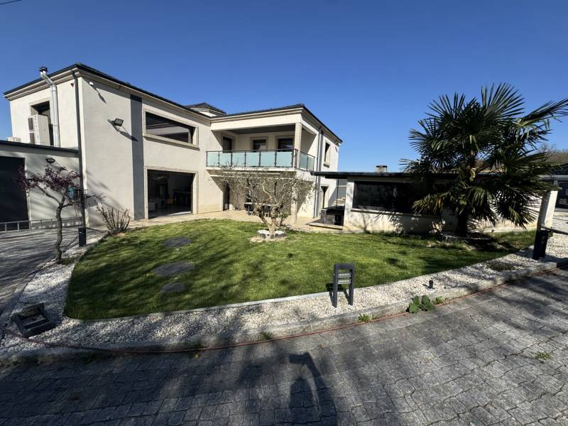 Maison en campagne d'Anneyron 202m² avec Piscine