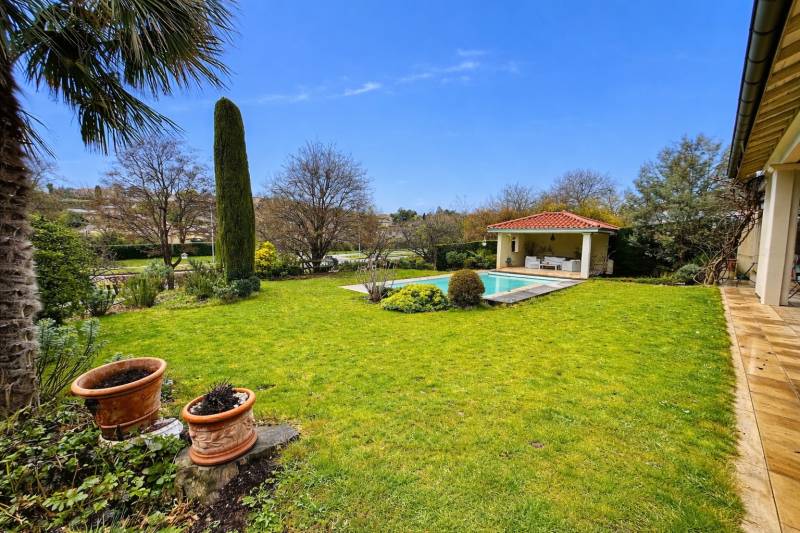 Maison 6 pièces 175m² avec piscine et terrain de 934m²