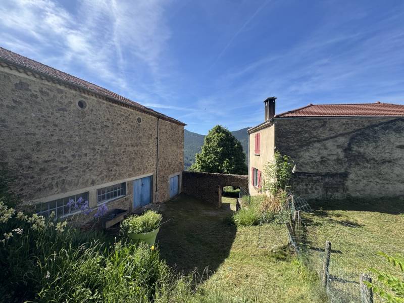 Maison ancienne 90m² avec dépendances au Monestier