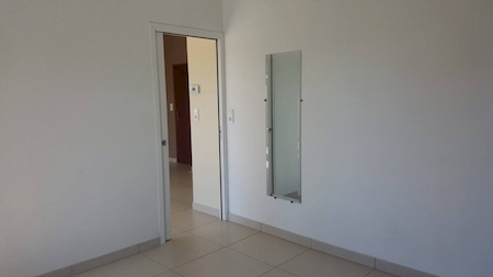 Location Appartement ANNONAY séjour avec accès sur une terrasse bien exposée offrant une vue dégagée