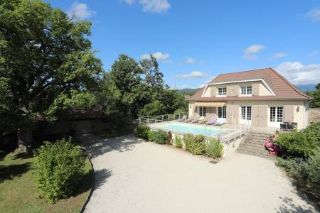 Maison meublée de 132.40m² avec piscine sur la commune de Félines