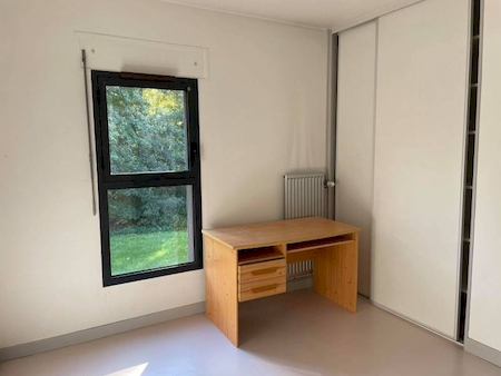 Maison avec extérieur et 4 chambres