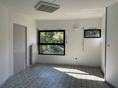 Maison avec extérieur et 4 chambres