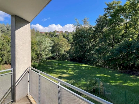 Maison avec extérieur et 4 chambres