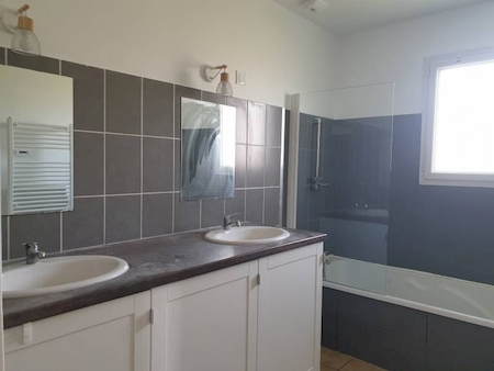 Maison à louer 4 chambres avec terrain Vernosc-les-Annonay